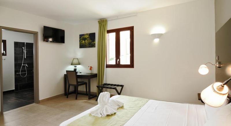 Tama Hotel Saint-Gilles-les Bains Exterior foto